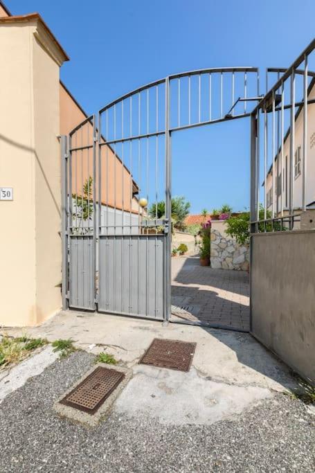 Casa “Oasi Del Mare” Leilighet Livorno Eksteriør bilde